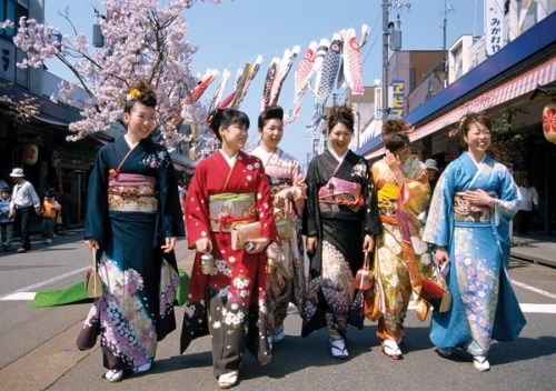 Chinese tourists spent $12.2 billion in Japan last year