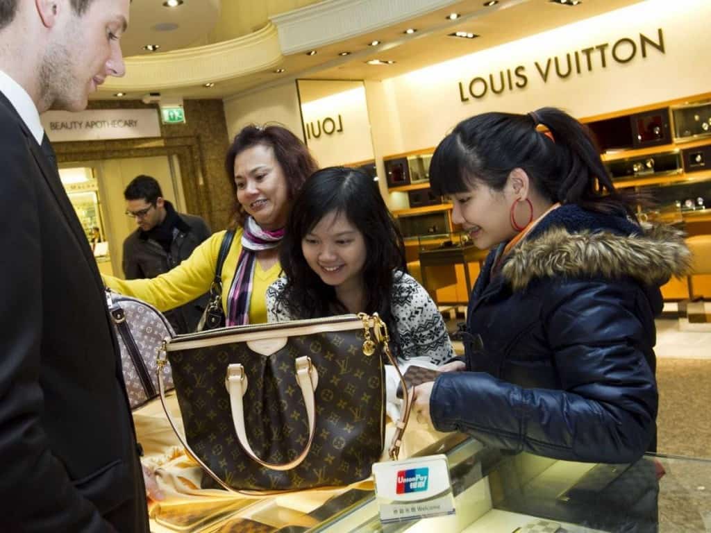 le_shopping_est_maintenant_la_principale_raison_peuple_chinois_voyage