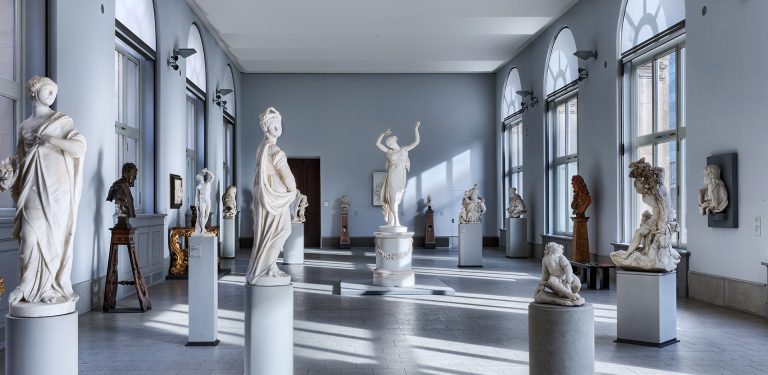 Museum Marketing to Attract Chinese Tourists: Advertising & Communication Guide
