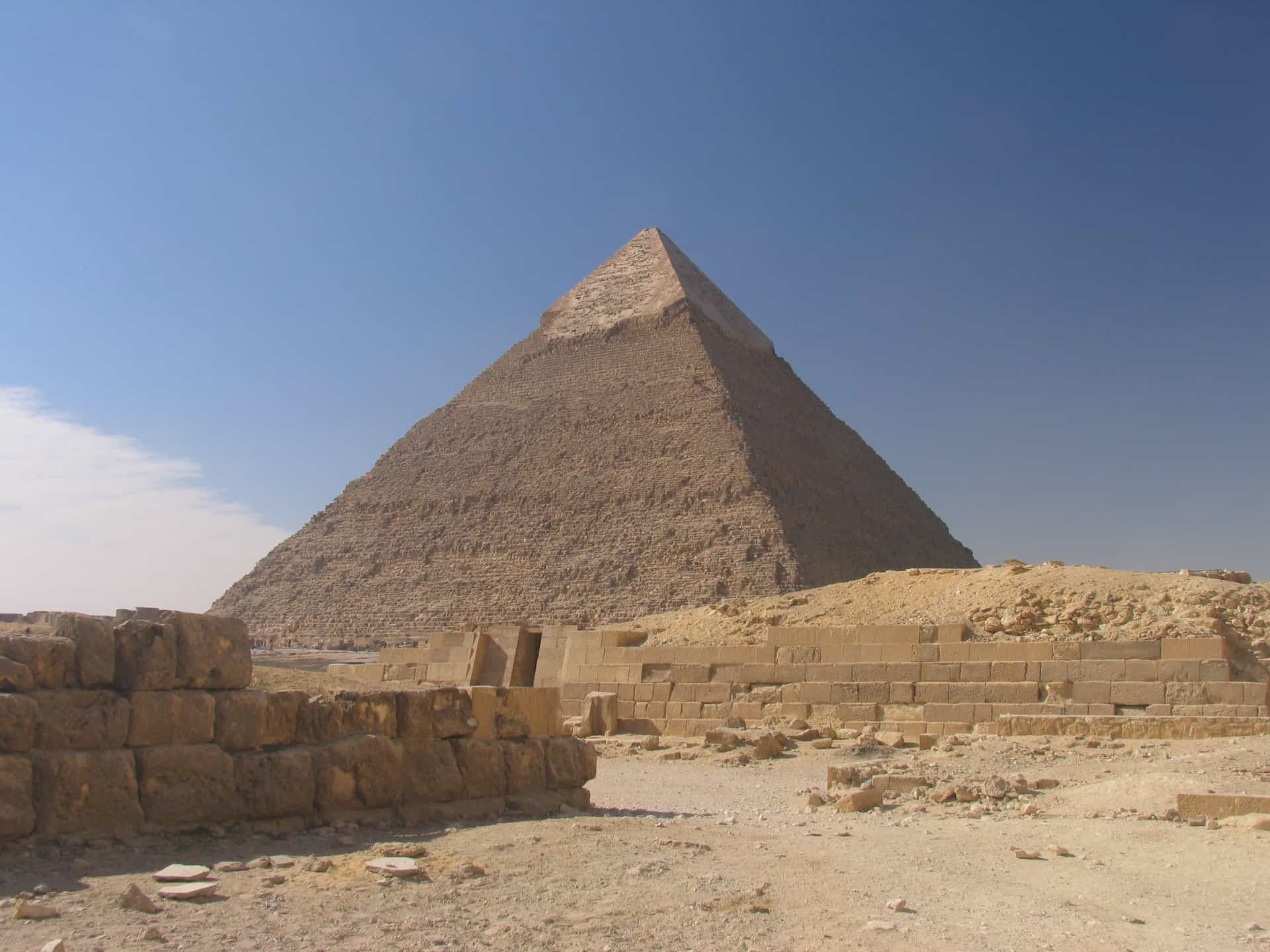 Chinese tourists travel to Egypt for the Pyramids!