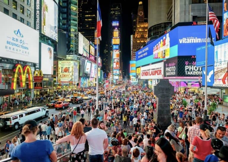 Why USA attracts more Chinese tourists than Australia?