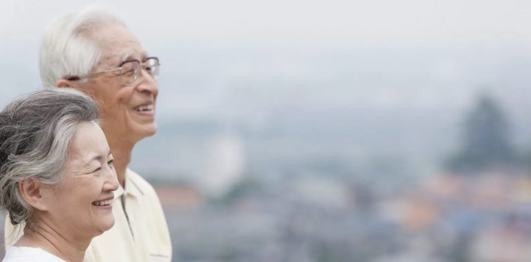 Chinese seniors go travelling