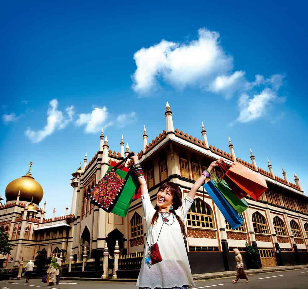 The Chinese tourists culture of souvenir gifts