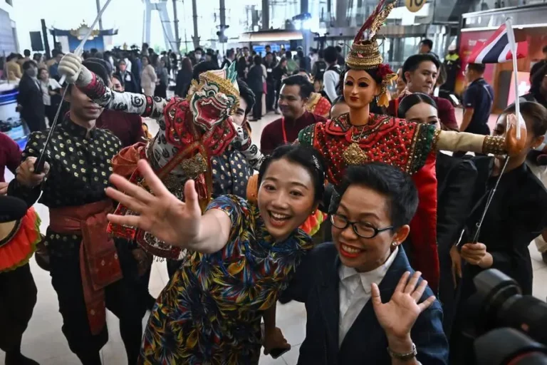 Chinese tourists may be rude : sensitization is so important.